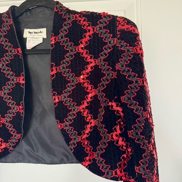 Nu Mode Vintage Black and Red Cropped velvet sequins Puff Shoulder open bolero - Picture 2 of 11